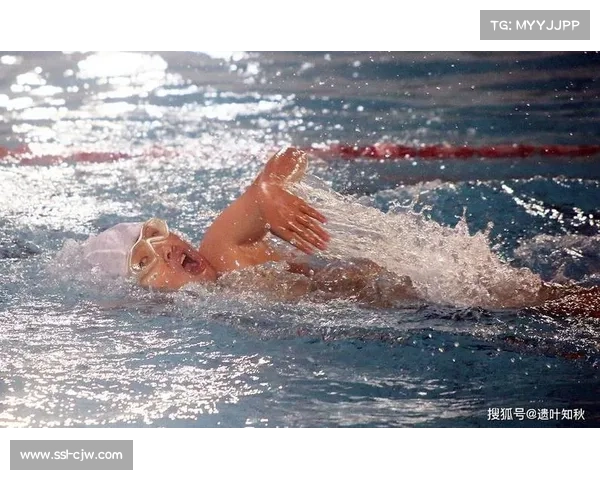 社区游泳赛吸引千人参与，父子同组竞技成亮点